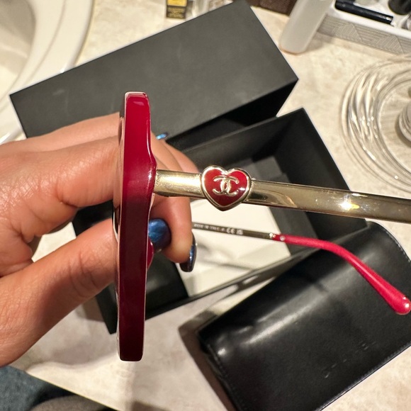 Chanel - Picture 10 of 12